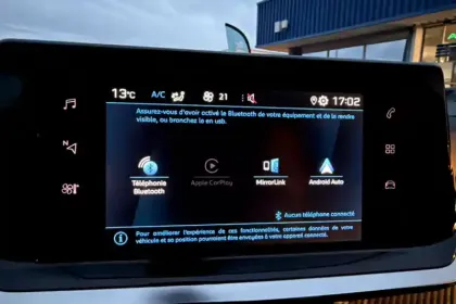 Photo 44 Peugeot 2008  PureTech 100 S&S BVM6