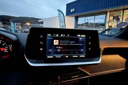 Photo 13 Peugeot 2008  PureTech 100 S&S BVM6