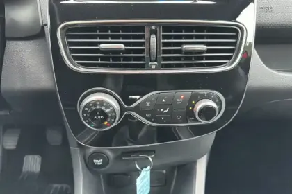 Photo 17 Renault Clio  dCi 90 Energy