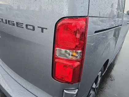 Photo 16 Peugeot Expert  CA FIXE M DIESEL 180 CH AUTOMATIQUE