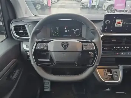 Photo 8 Peugeot Expert  CA FIXE M DIESEL 180 CH AUTOMATIQUE