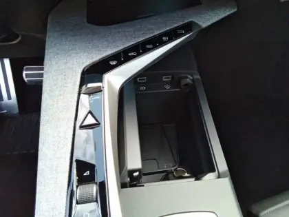 Photo 25 Peugeot 3008  Electrique 325 ch 4x4 73 kWh