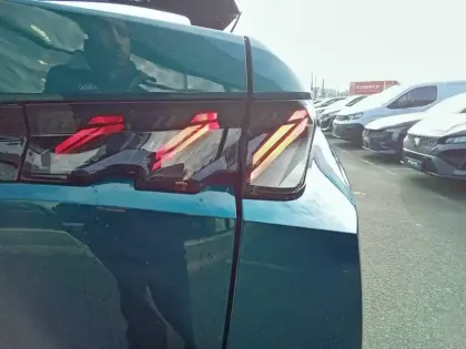 Photo 16 Peugeot 3008  Electrique 325 ch 4x4 73 kWh