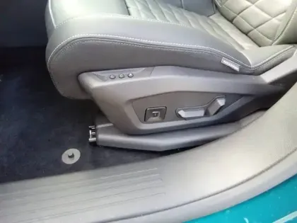 Photo 21 Peugeot 3008  Electrique 325 ch 4x4 73 kWh