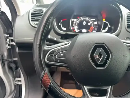 Photo 29 Renault Grand Scenic  TCe 140 FAP EDC - 21