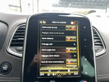 Photo 37 Renault Grand Scenic  TCe 140 FAP EDC - 21