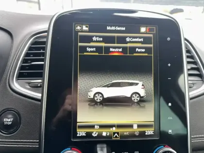 Photo 36 Renault Grand Scenic  TCe 140 FAP EDC - 21