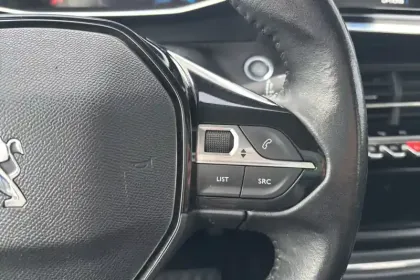 Photo 33 Peugeot 208  PureTech 100 S&S BVM6