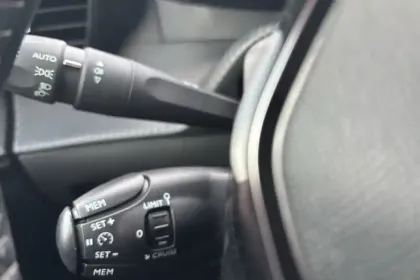 Photo 22 Peugeot 208  PureTech 100 S&S BVM6