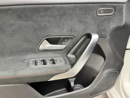 Photo 13 Mercedes Classe A 200 d AMG Line