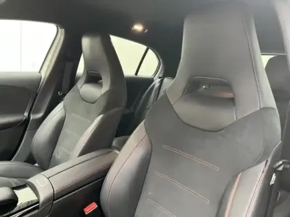 Photo 14 Mercedes Classe A 200 d AMG Line