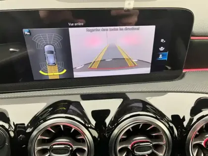 Photo 15 Mercedes Classe A 200 d AMG Line