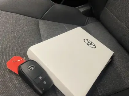 Photo 13 Toyota Corolla Hybride 1.8L 140h Design MY24