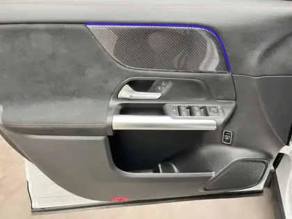 Photo 13 Mercedes GLA 200 d AMG Line