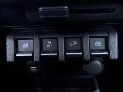 Photo 12 Suzuki Jimny  1.5 VVT Privilège