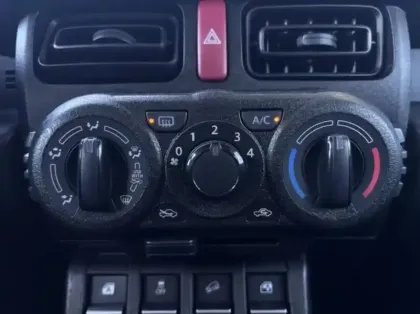 Photo 11 Suzuki Jimny  1.5 VVT Privilège