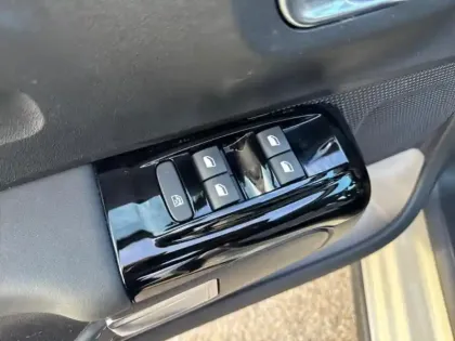 Photo 11 Citroën C3  1.2 PureTech 110ch S&S Shine Pack  EAT6