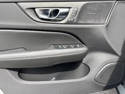 Photo 8 Volvo V60  B4 197ch Plus Style Dark DCT 7