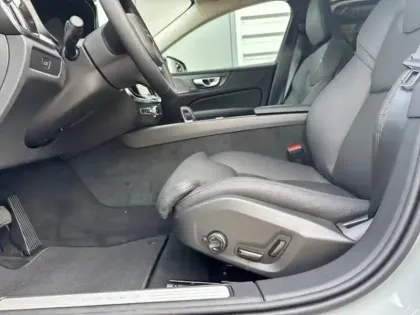 Photo 9 Volvo V60  B4 197ch Plus Style Dark DCT 7