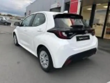 Photo 10 Toyota Yaris  116h Dynamic 5p MC23 RDS