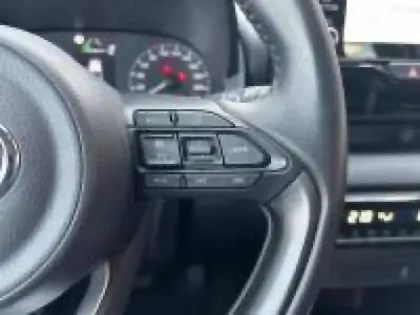 Photo 18 Toyota Yaris  116h Dynamic 5p MC23 RDS