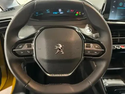 Photo 14 Peugeot 208  e- 136ch Style