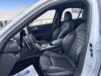 Photo 8 Alfa Romeo Giulia  2.2 JTD 190ch Sprint AT8 MY22