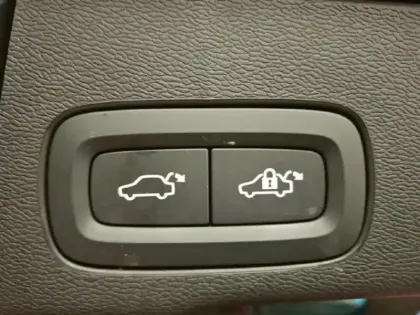 Photo 14 Volvo Xc60  T6 Hybride Rechargeable 253 + 145ch Ultra Style Dark Geartronic 8 AWD