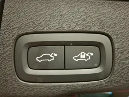 Photo 29 Volvo Xc60  T6 Hybride Rechargeable 253 + 145ch Ultra Style Dark Geartronic 8 AWD