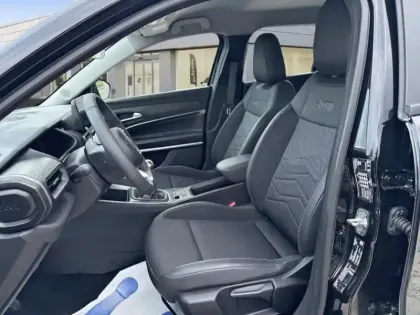 Photo 8 Jeep Avenger  1.2 Turbo T3 100ch MHEV Altitude BVR6 eHybrid