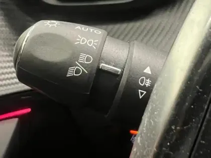 Photo 14 Peugeot 208  1.2 PureTech 100ch S&S GT EAT8