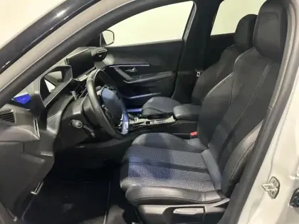 Photo 8 Peugeot 2008  e- 136ch GT