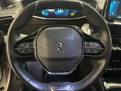 Photo 14 Peugeot 2008  e- 136ch GT