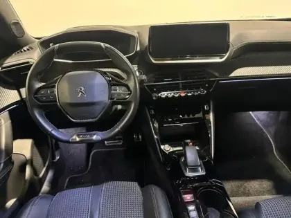 Photo 7 Peugeot 2008  e- 136ch GT