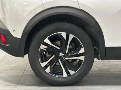 Photo 10 Peugeot 2008  e- 136ch GT