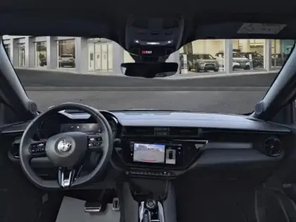 Photo 7 Alfa Romeo Junior  1.2 Ibrida 136ch Premium DCT6