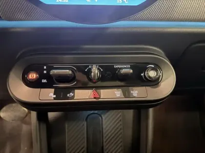 Photo 10 Mini Cooper  3 Portes C 156ch Favoured DKG7