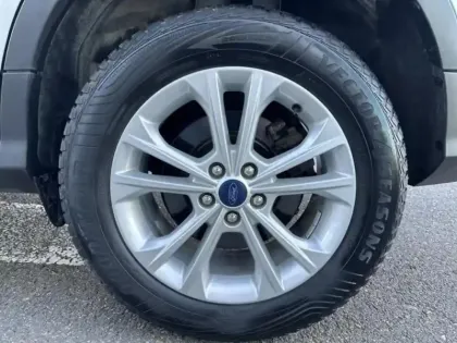 Photo 8 Ford Kuga  1.5 Flexifuel-E85 150ch Stop&Start Titanium 4x2 Euro6.2