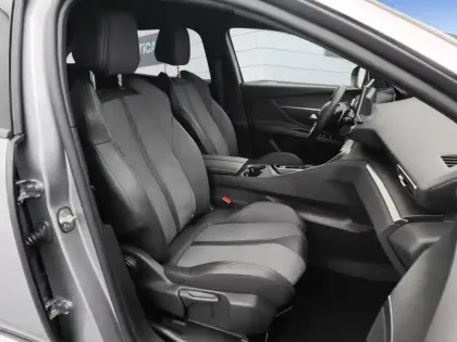 Photo 17 Peugeot 3008  Hybrid 180 e-EAT8