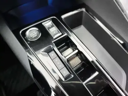 Photo 11 Peugeot 3008  Hybrid 180 e-EAT8