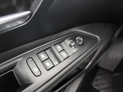 Photo 23 Peugeot 3008  Hybrid 180 e-EAT8