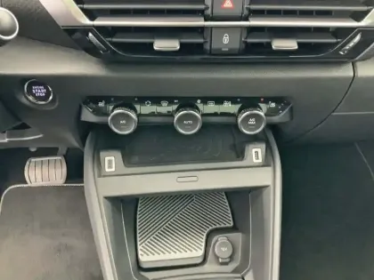 Photo 19 Citroën C4 e- 136 ch Automatique