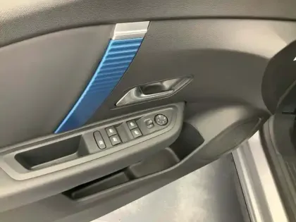 Photo 23 Citroën C4 e- 136 ch Automatique