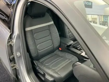 Photo 18 Citroën C4 e- 136 ch Automatique