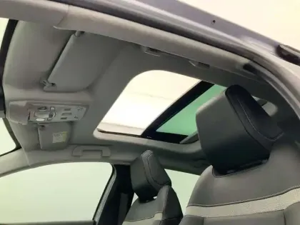 Photo 24 Citroën C4 e- 136 ch Automatique