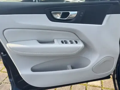 Photo 10 Volvo Xc60  T6 Recharge AWD 253 ch + 145 ch Geartronic 8