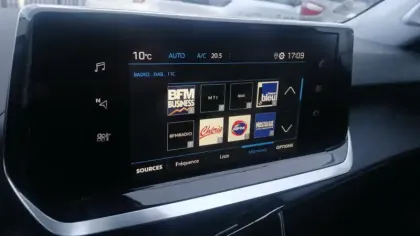 Photo 19 Peugeot 2008  PureTech 130 S&S EAT8