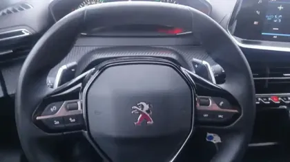 Photo 17 Peugeot 2008  PureTech 130 S&S EAT8