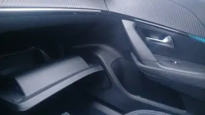 Photo 92 Peugeot 2008  PureTech 130 S&S EAT8