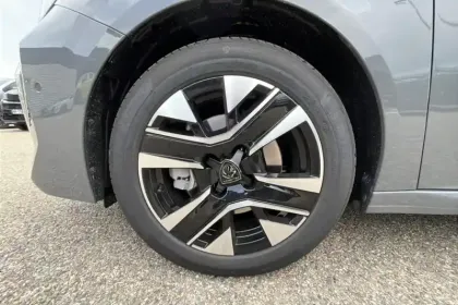 Photo 27 Peugeot 208  100 S&S BVM6